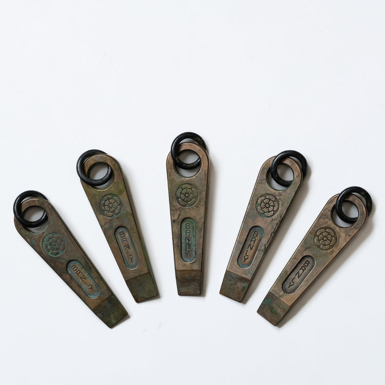 Polly Popless, Bronze